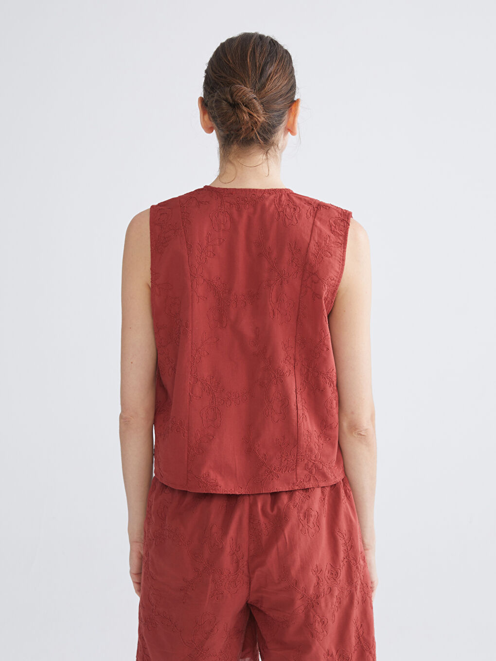 Mercan V Yaka Nakışlı Fiyonklu Bluz-3