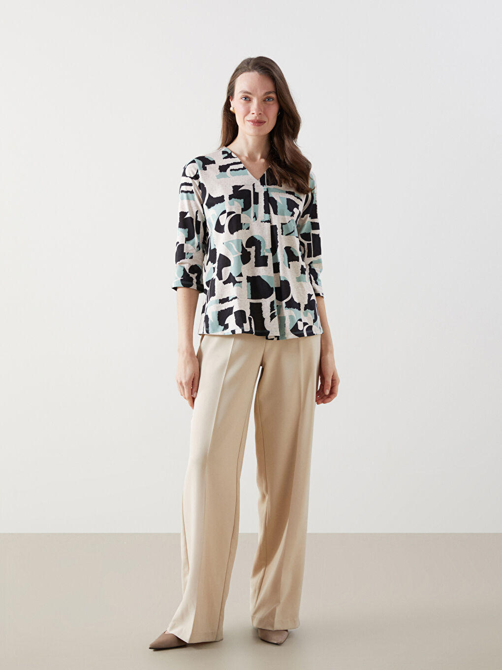 Siyah V Yaka Desenli Kadın Bluz-3