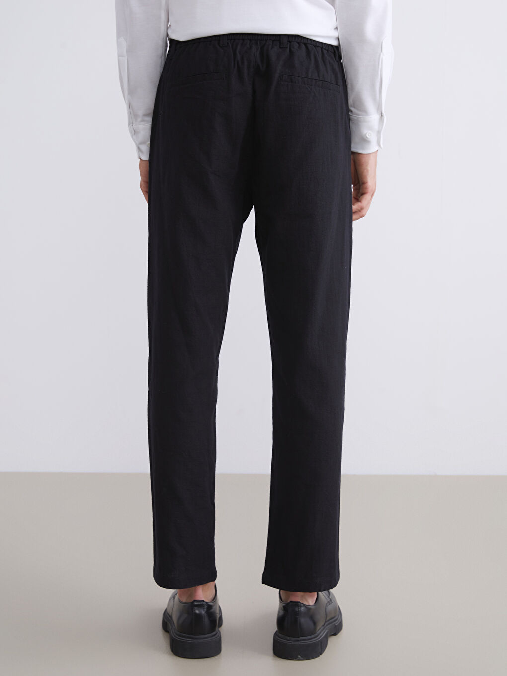 Siyah Standart Kalıp Keten Görünümlü Erkek Pantolon-3