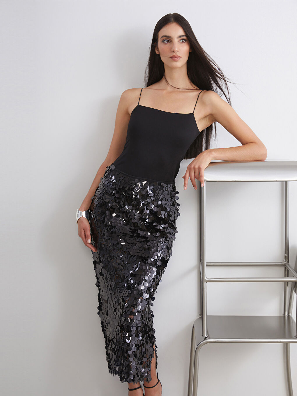 Siyah Kare Yaka Kadın Atlet