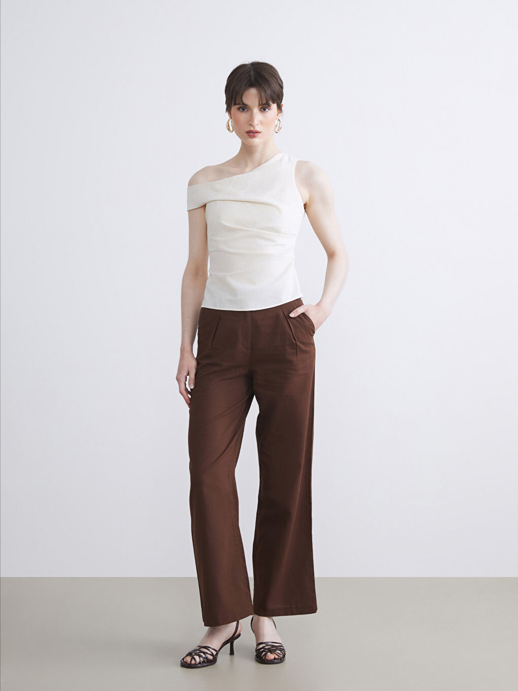 Bej Tek Omuz Keten Karışımlı Bluz-1