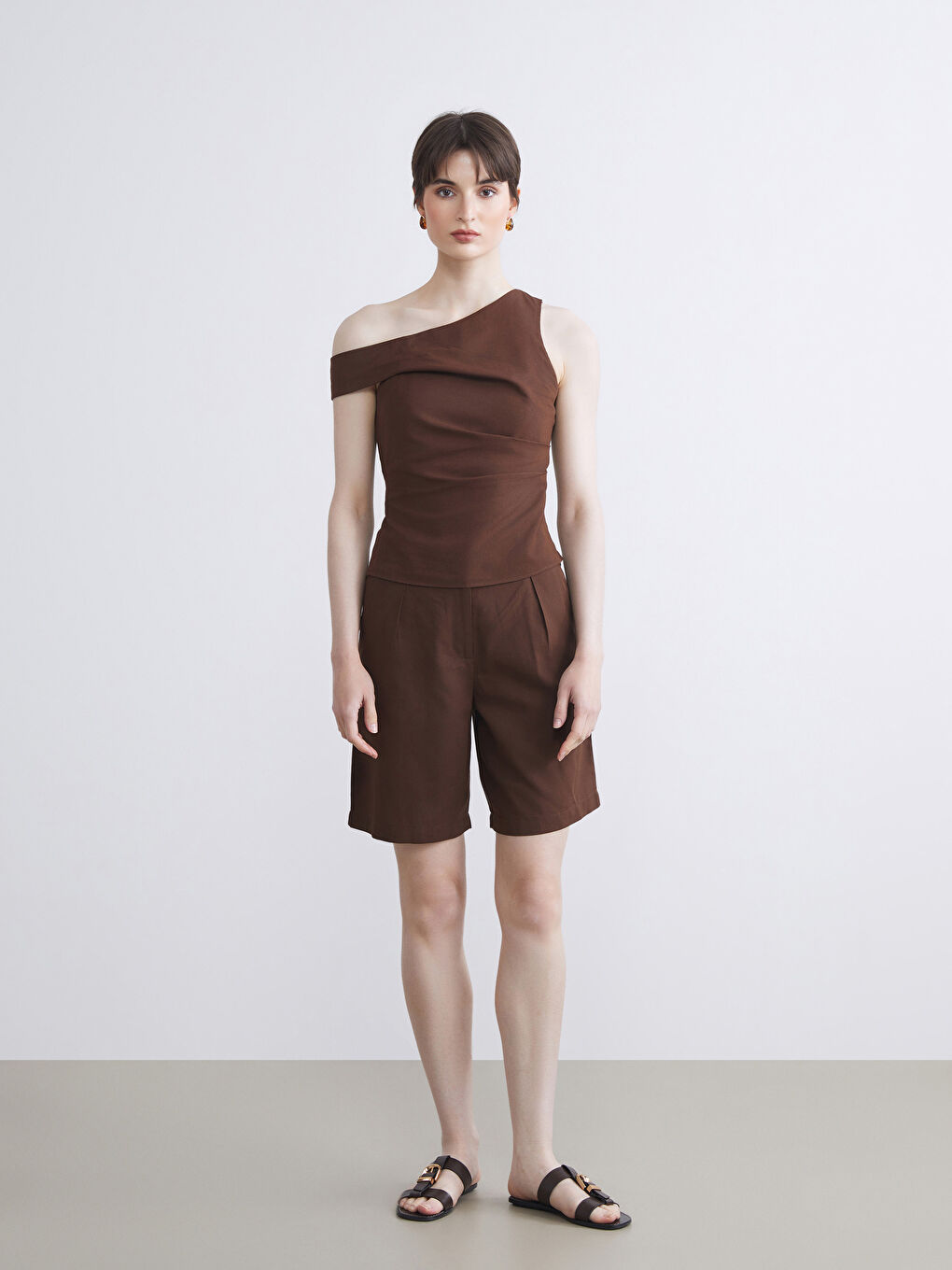 Kahverengi Tek Omuz Keten Karışımlı Bluz-1