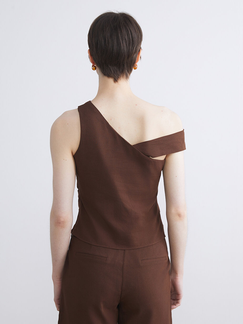 Kahverengi Tek Omuz Keten Karışımlı Bluz-3