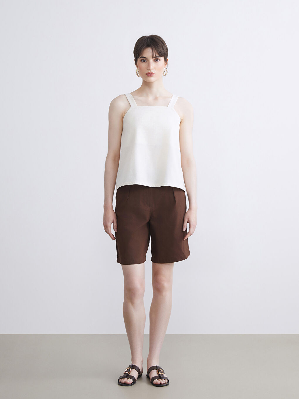 Bej Kare Yaka Askılı Keten Karışımlı Bluz-1