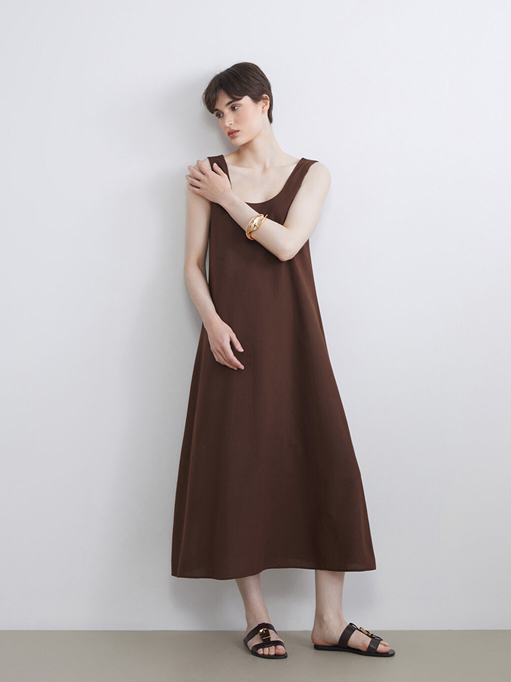 Kahverengi U Yaka A Kesim Keten Karışımlı Elbise