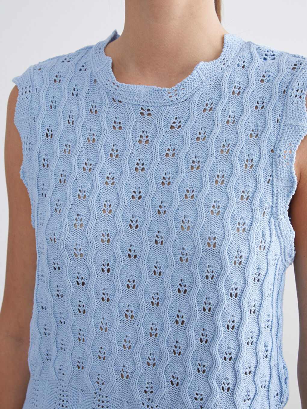 LCWAIKIKI Classic Crew Neck Hole-Knitted Women's Knitwear Sweater Vest -S5S226Z8-15P