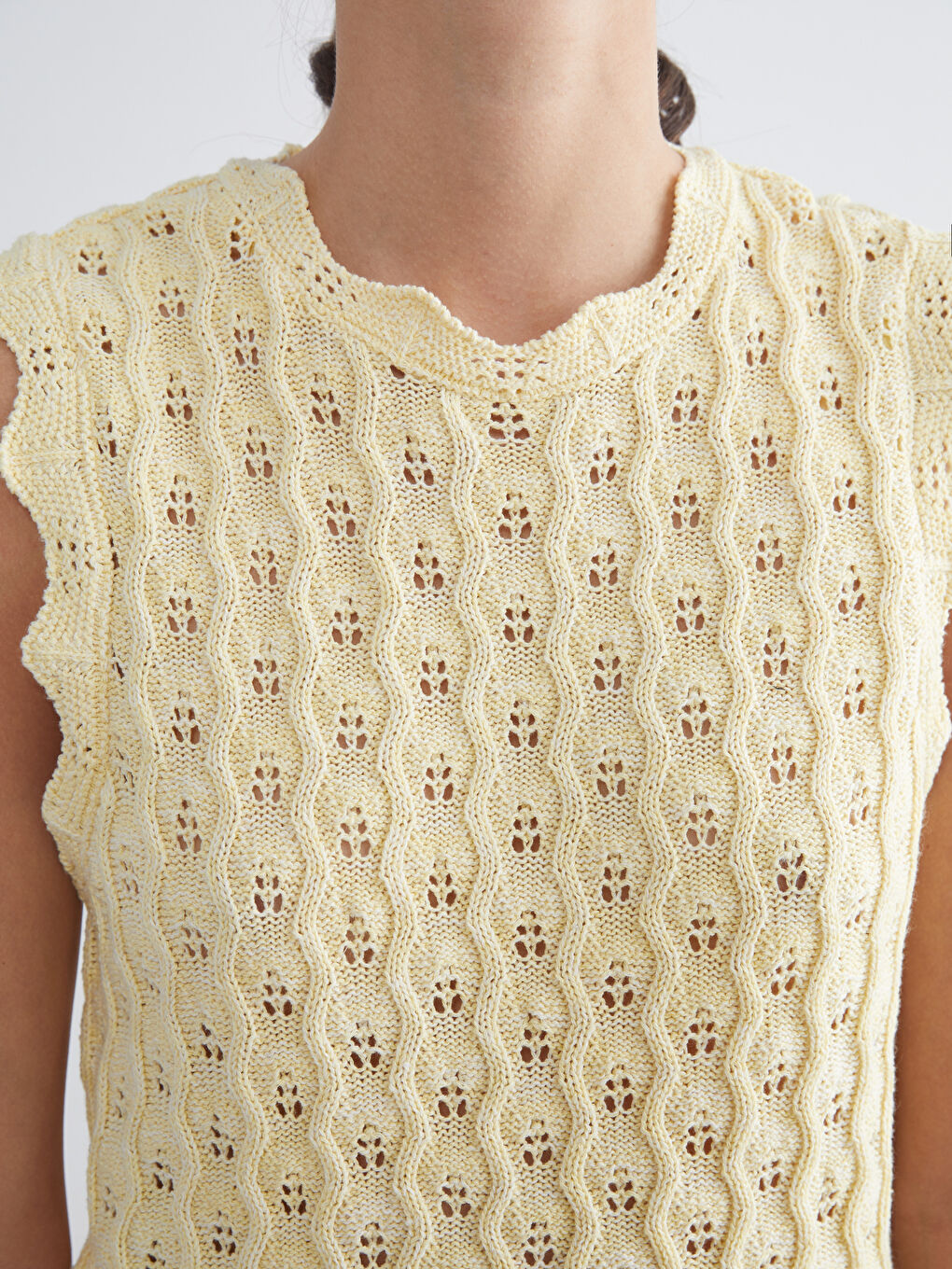 LCWAIKIKI Classic Crew Neck Hole-Knitted Women's Knitwear Sweater Vest -S5S226Z8-1FK