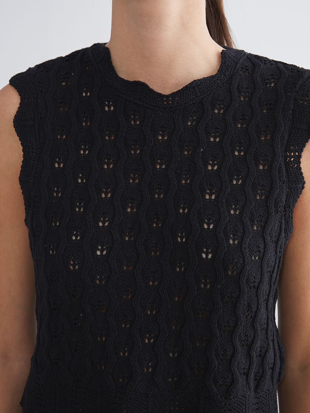 LCWAIKIKI Classic Crew Neck Hole-Knitted Women's Knitwear Sweater Vest -S5S226Z8-CVL