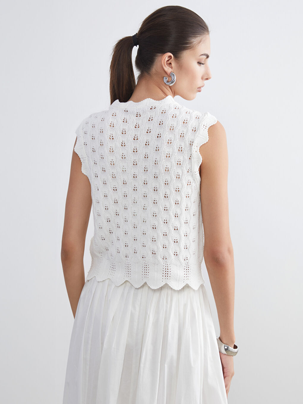 LCWAIKIKI Classic Crew Neck Hole-Knitted Women's Knitwear Sweater Vest -S5S226Z8-R9J