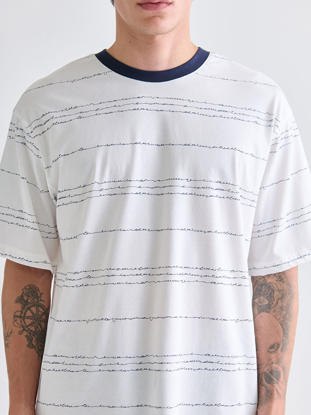 Ekru Bisiklet Yaka Çizgili Penye Erkek Tişört-2