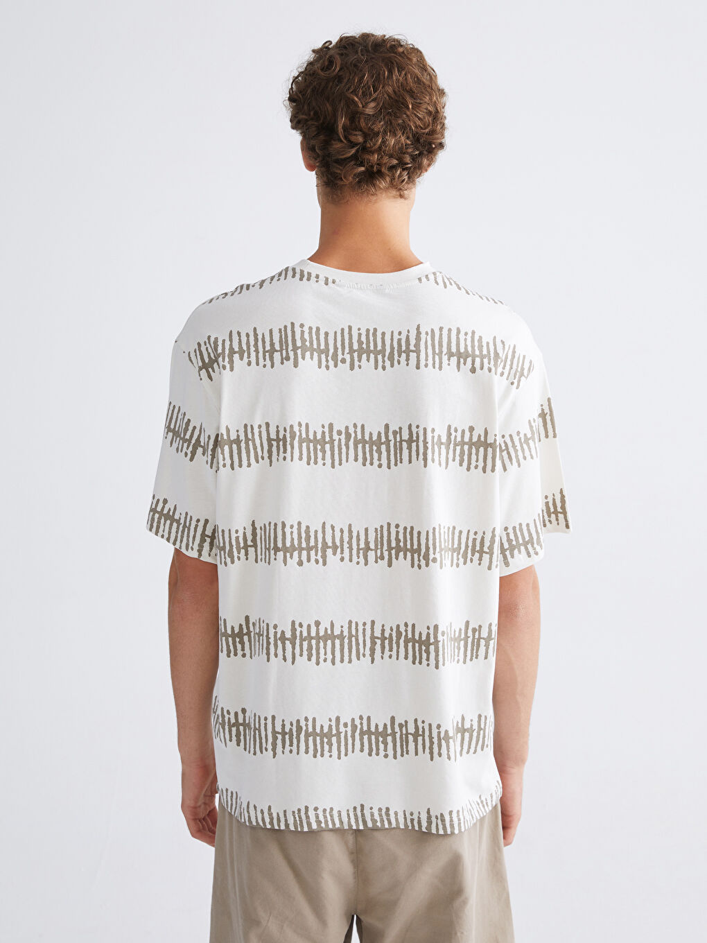 Bej Bisiklet Yaka Desenli Penye Erkek Tişört-3