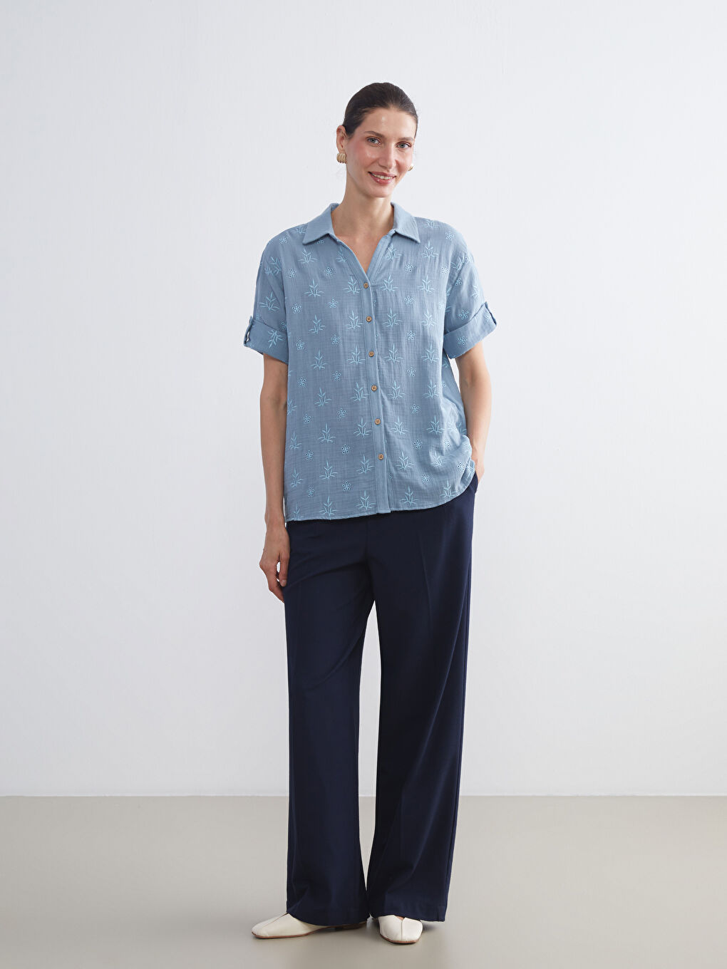 Вышитая муслиновая женская рубашка-1