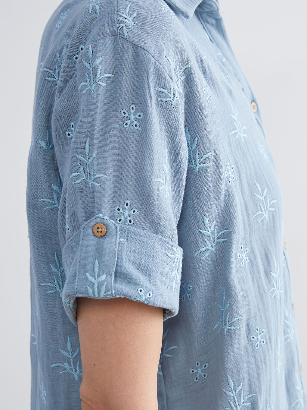 Вышитая муслиновая женская рубашка-2