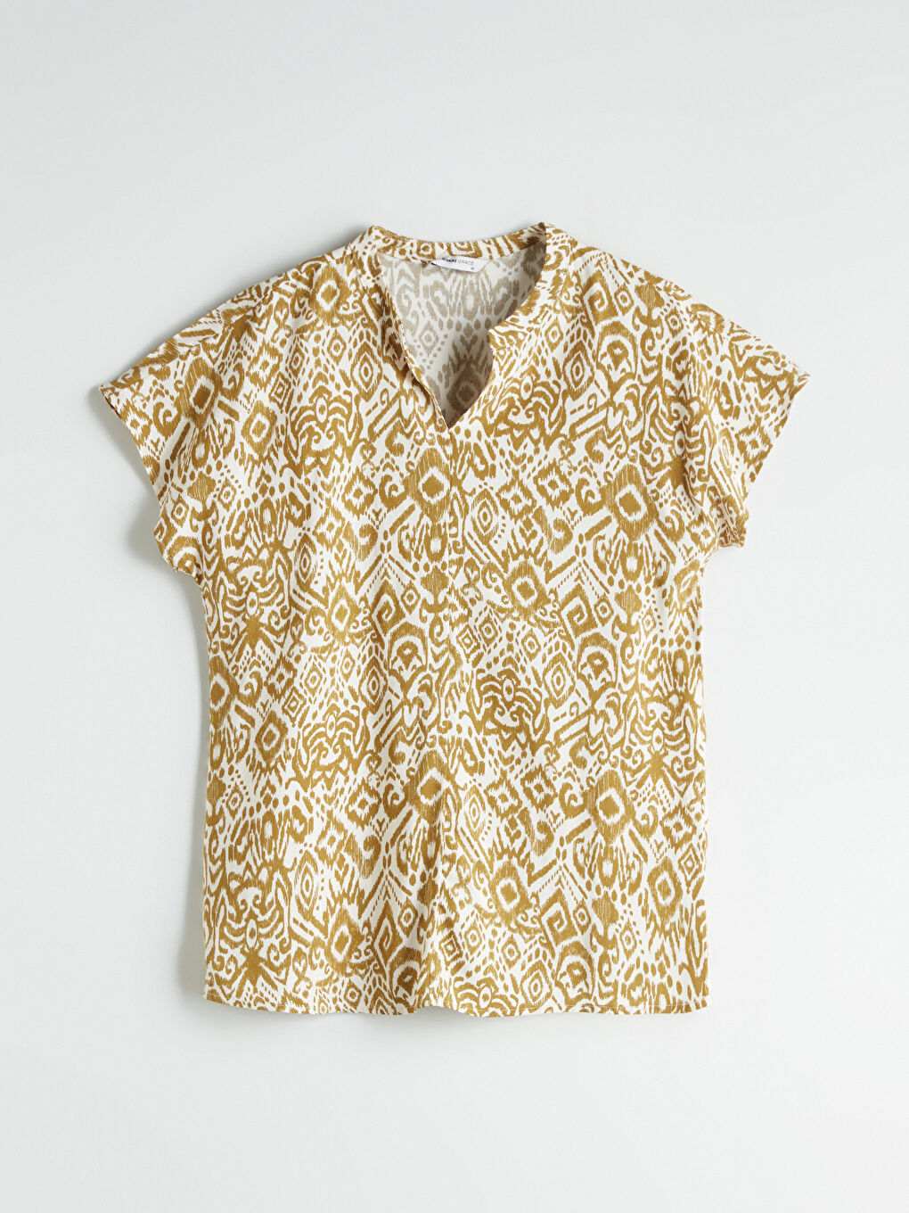 Bej Kaçık Yaka Desenli Keten Karışımlı Bluz-4