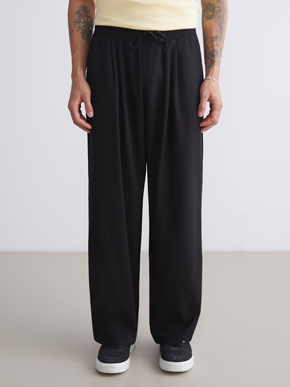 Siyah Rahat Kalıp Erkek Pantolon-1