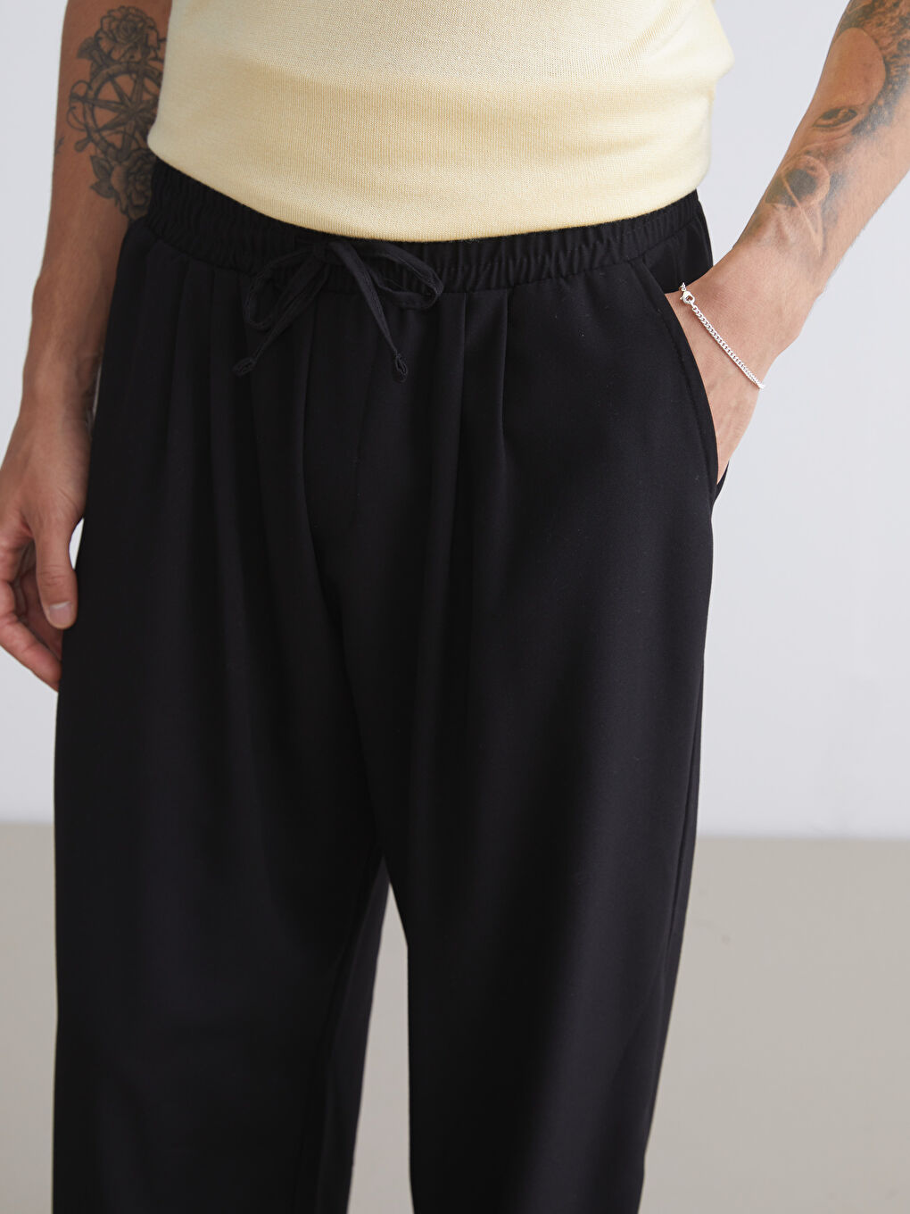 Siyah Rahat Kalıp Erkek Pantolon-2