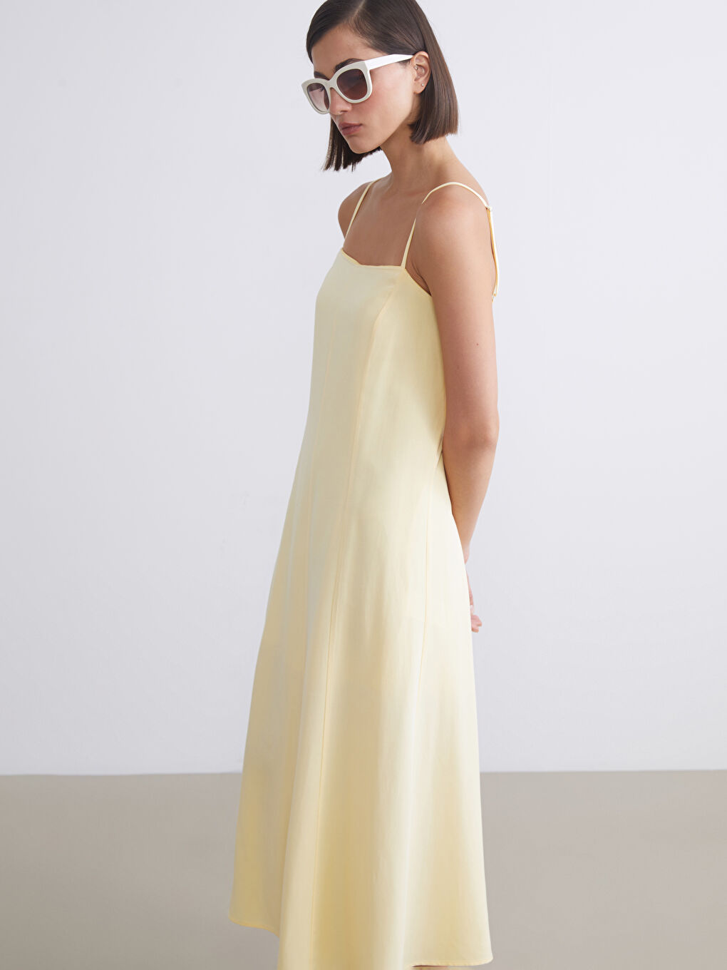 Sarı Kare Yaka Keten Karışımlı Elbise-1