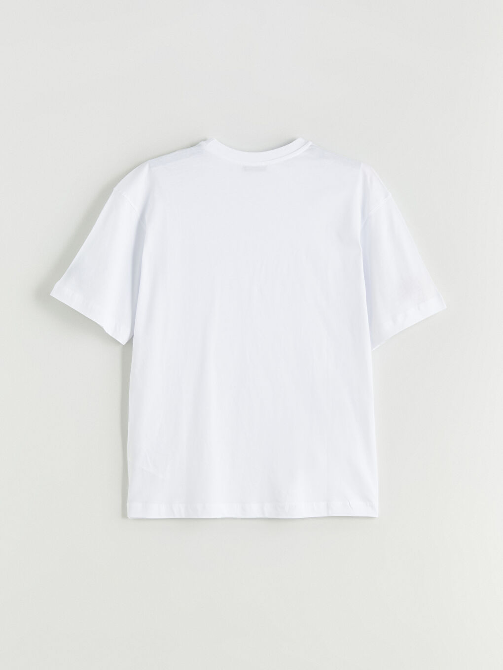 Beyaz Bisiklet Yaka Baskılı Oversize Kadın Tişört-5