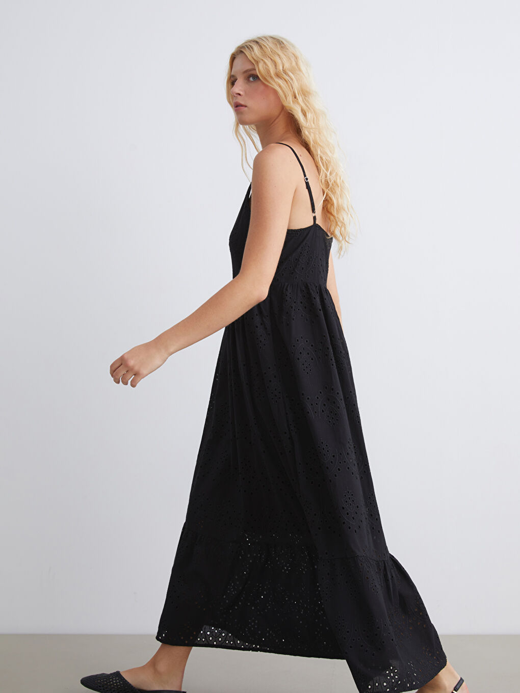 Siyah V Yaka Ajurlu Elbise-1