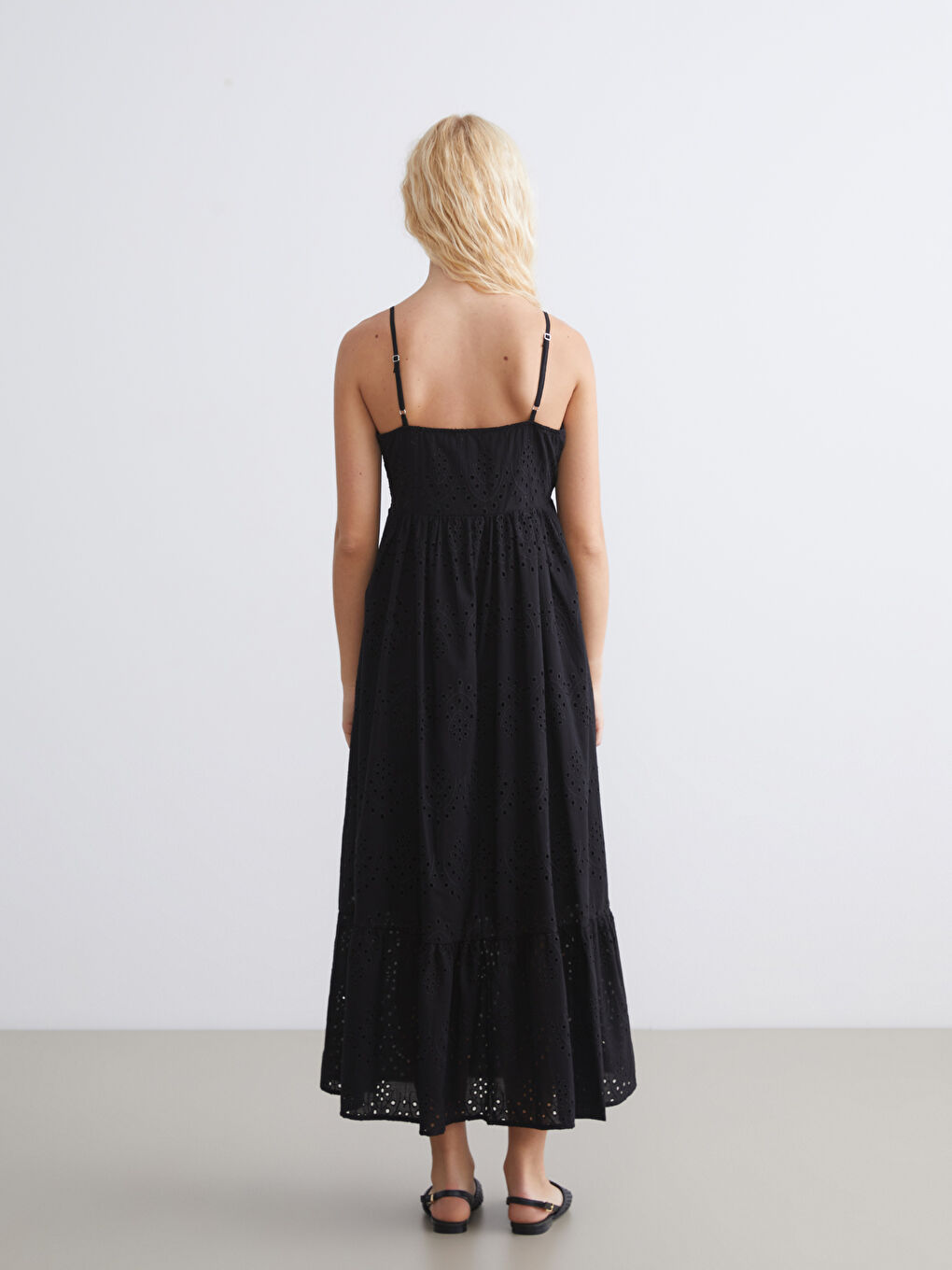 Siyah V Yaka Ajurlu Elbise-3