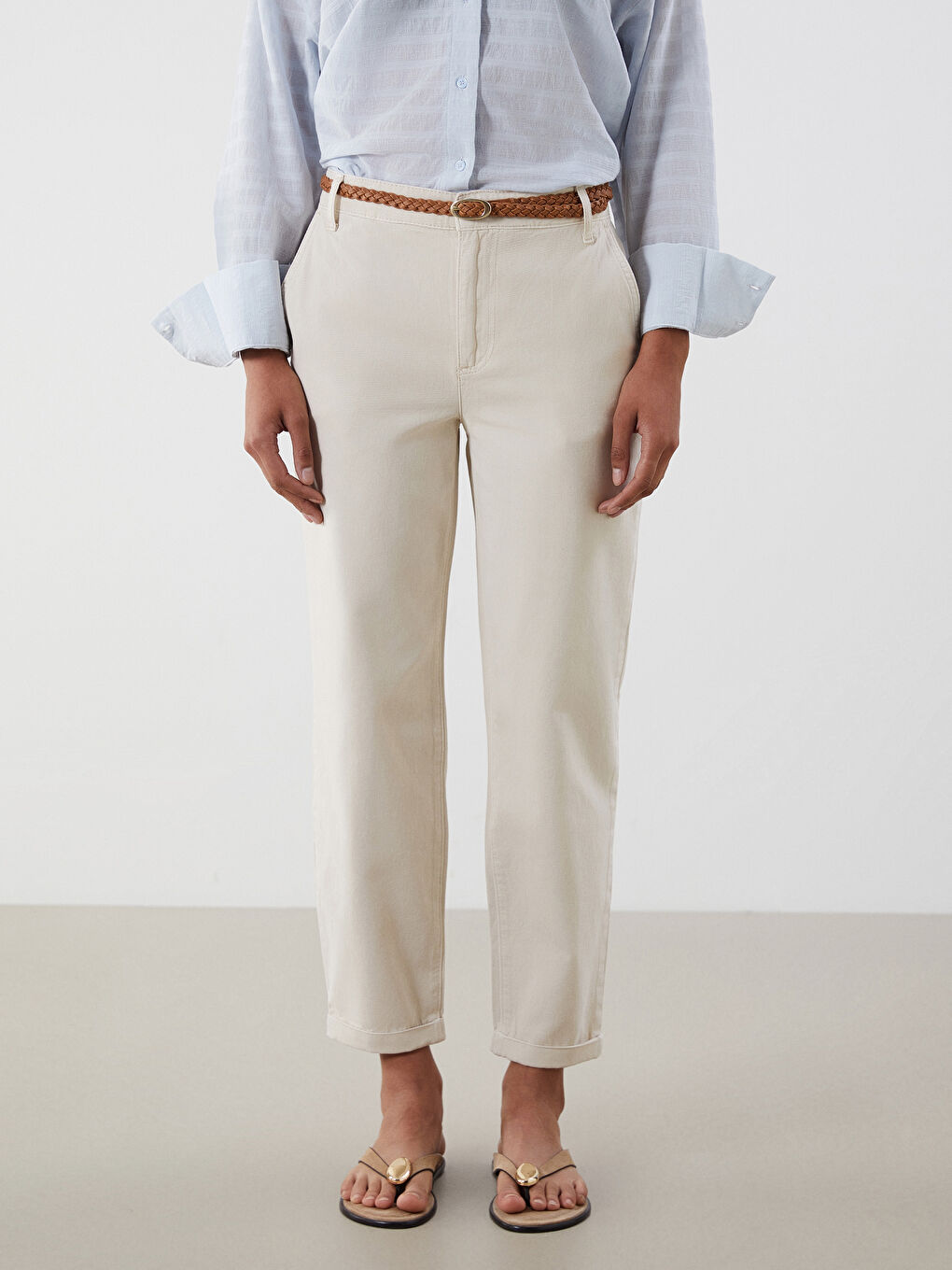 Bej Beli Kemerli Carrot Fit Kadın Jean Pantolon-3