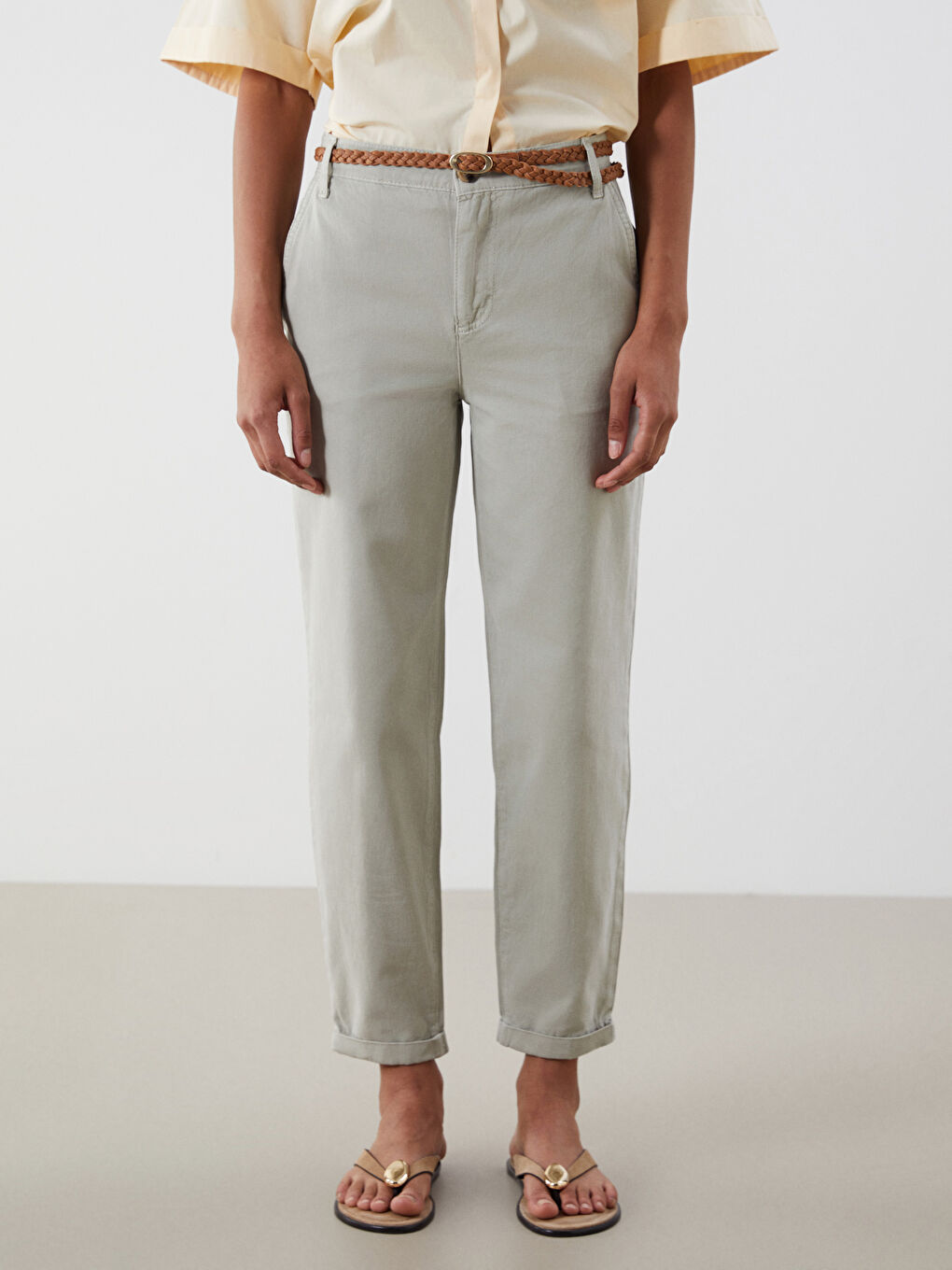 Gri Beli Kemerli Carrot Fit Kadın Jean Pantolon-3