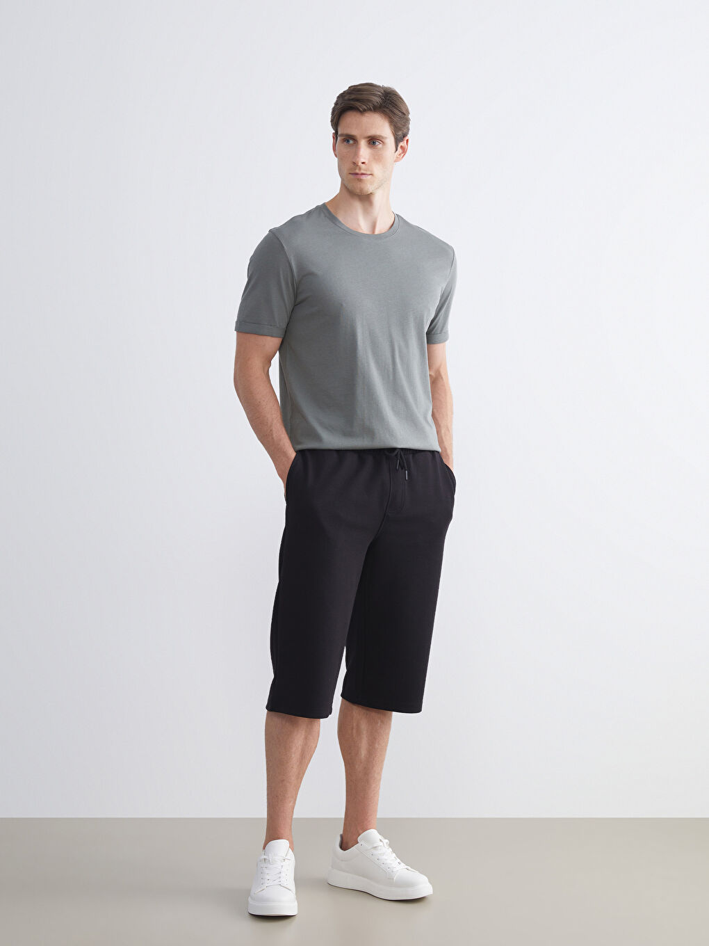 Siyah Standart Kalıp Erkek Şort