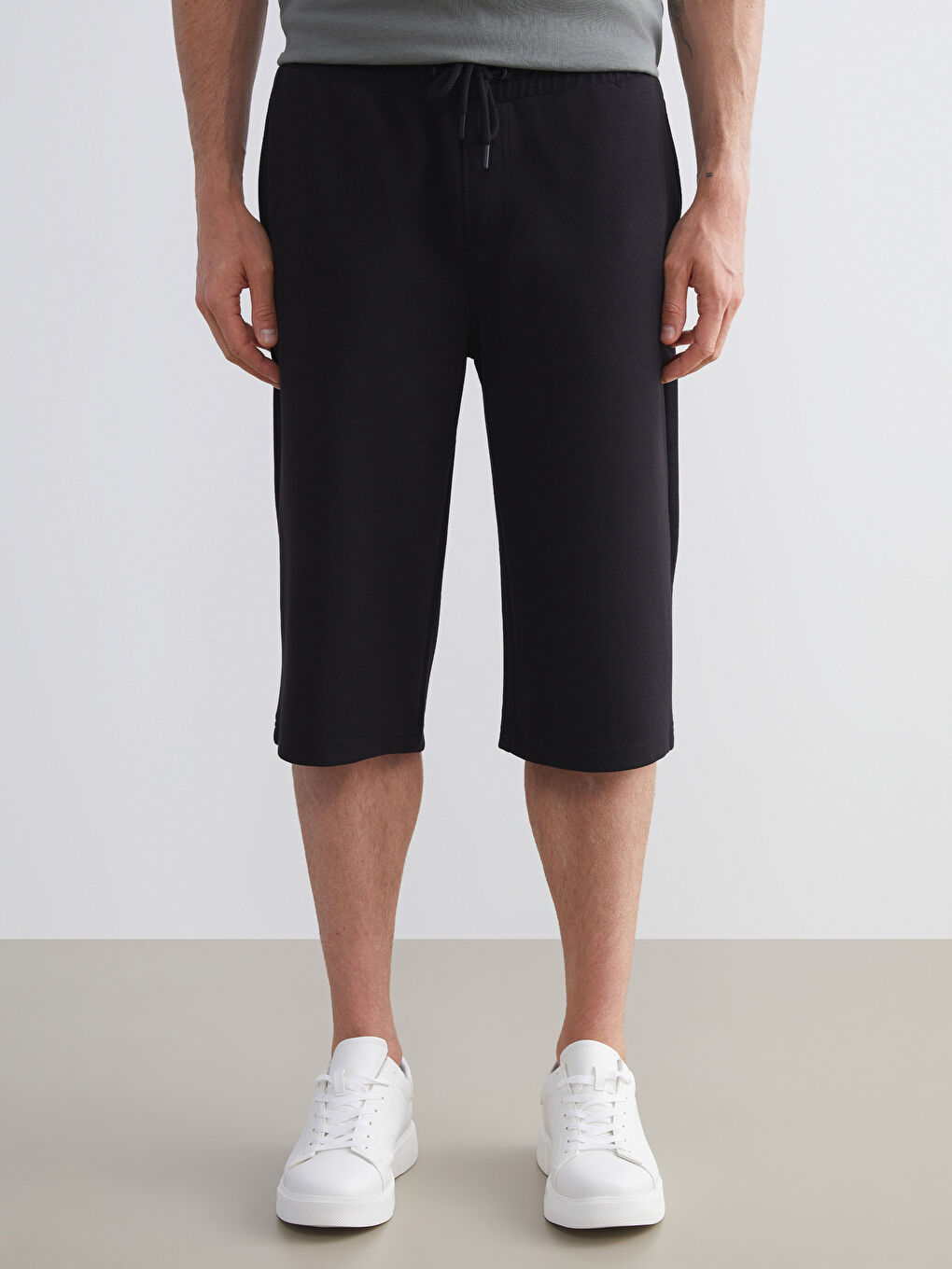 Siyah Standart Kalıp Erkek Şort-1