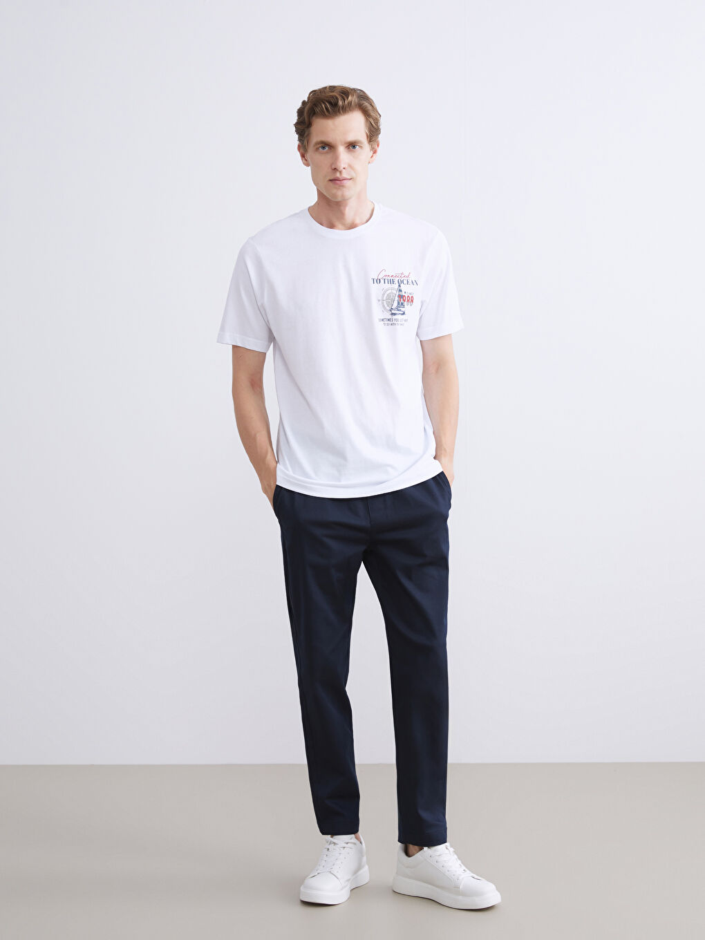 Beyaz Bisiklet Yaka Baskılı Penye Erkek Tişört-1