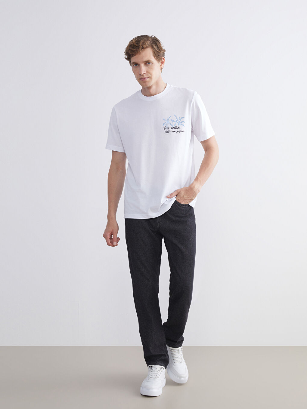 Beyaz Bisiklet Yaka Baskılı Penye Erkek Tişört-1