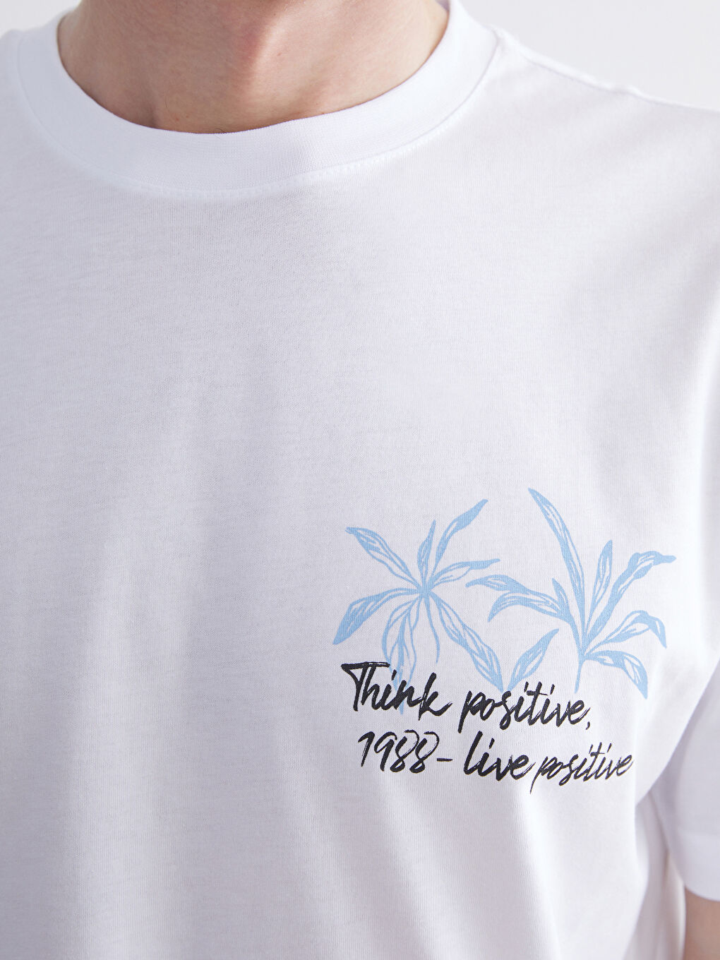 Beyaz Bisiklet Yaka Baskılı Penye Erkek Tişört-2