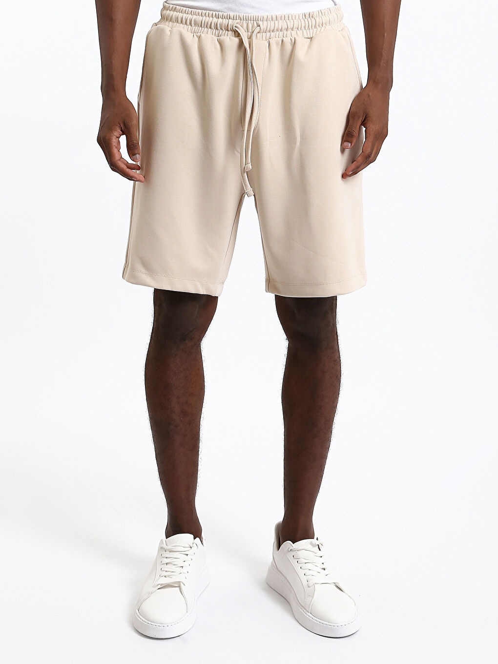 شورت بخصر مطاطي بقصة رفيعة للرجال-1