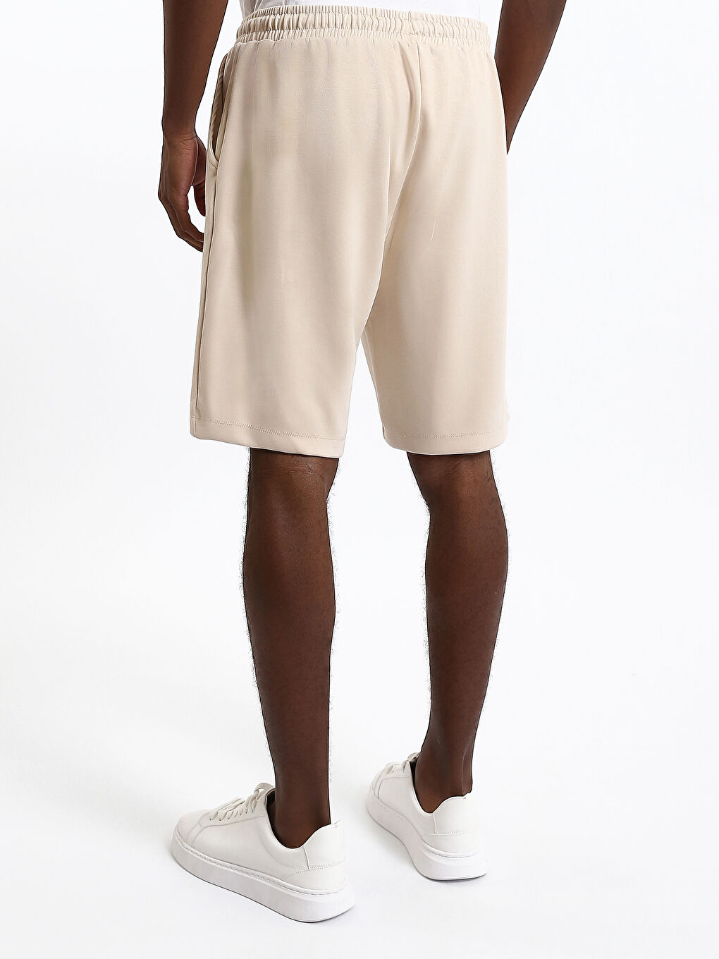 شورت بخصر مطاطي بقصة رفيعة للرجال-4