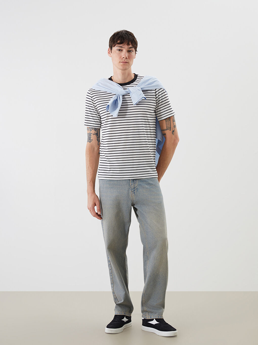 Siyah Bisiklet Yaka Çizgili Penye Erkek Tişört-1