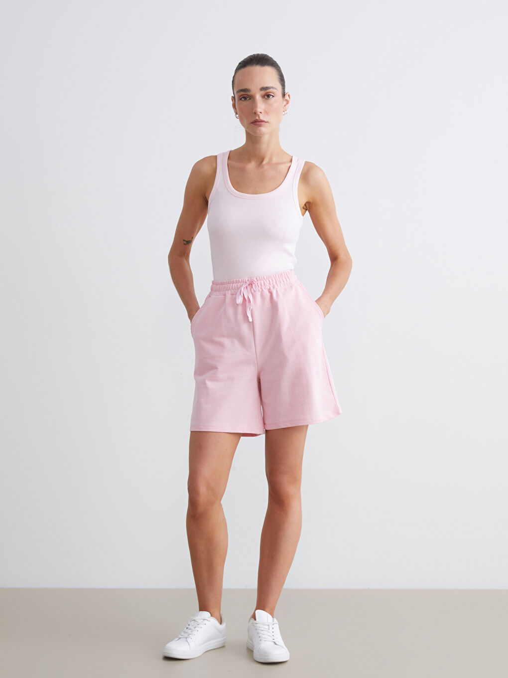 Pembe Beli Lastikli Kadın Şort