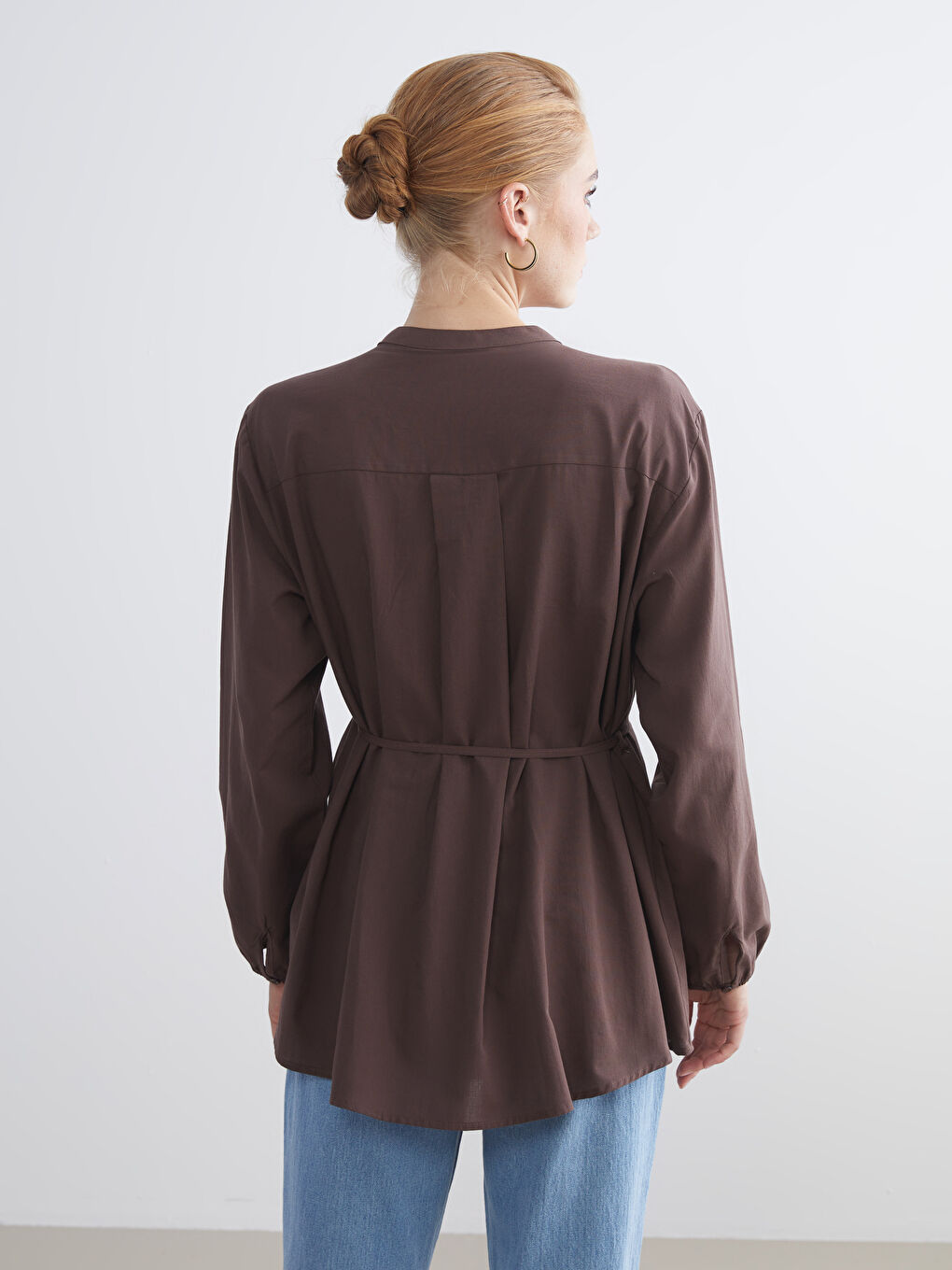 Kahverengi Kaçık Yaka Pileli Bluz-3