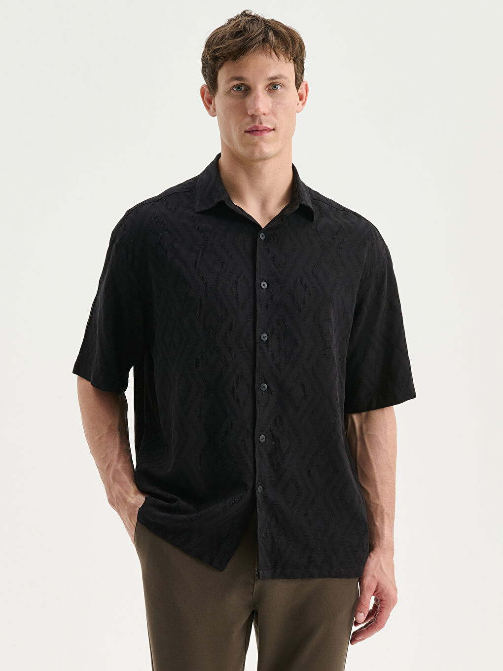 Siyah Regular Fit Kısa Kollu Armürlü Erkek Gömlek