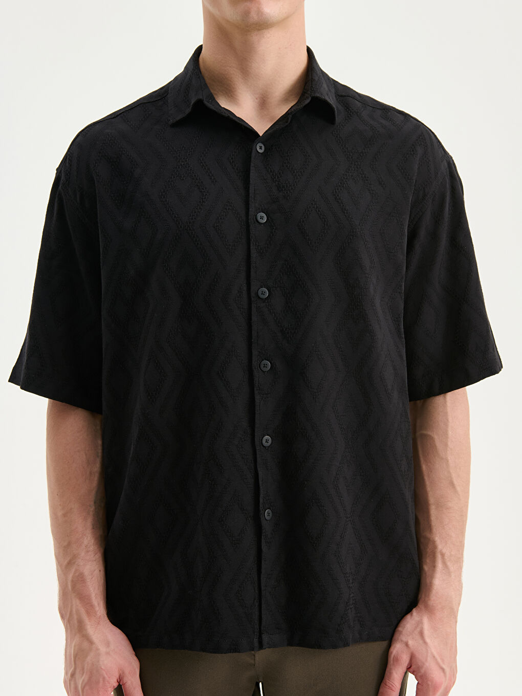 Siyah Regular Fit Kısa Kollu Armürlü Erkek Gömlek-2