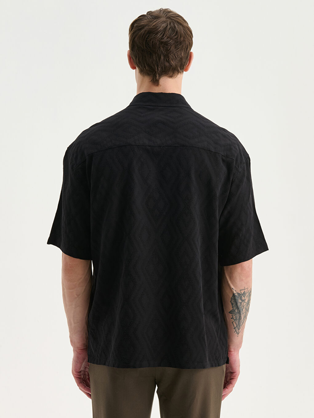 Siyah Regular Fit Kısa Kollu Armürlü Erkek Gömlek-3