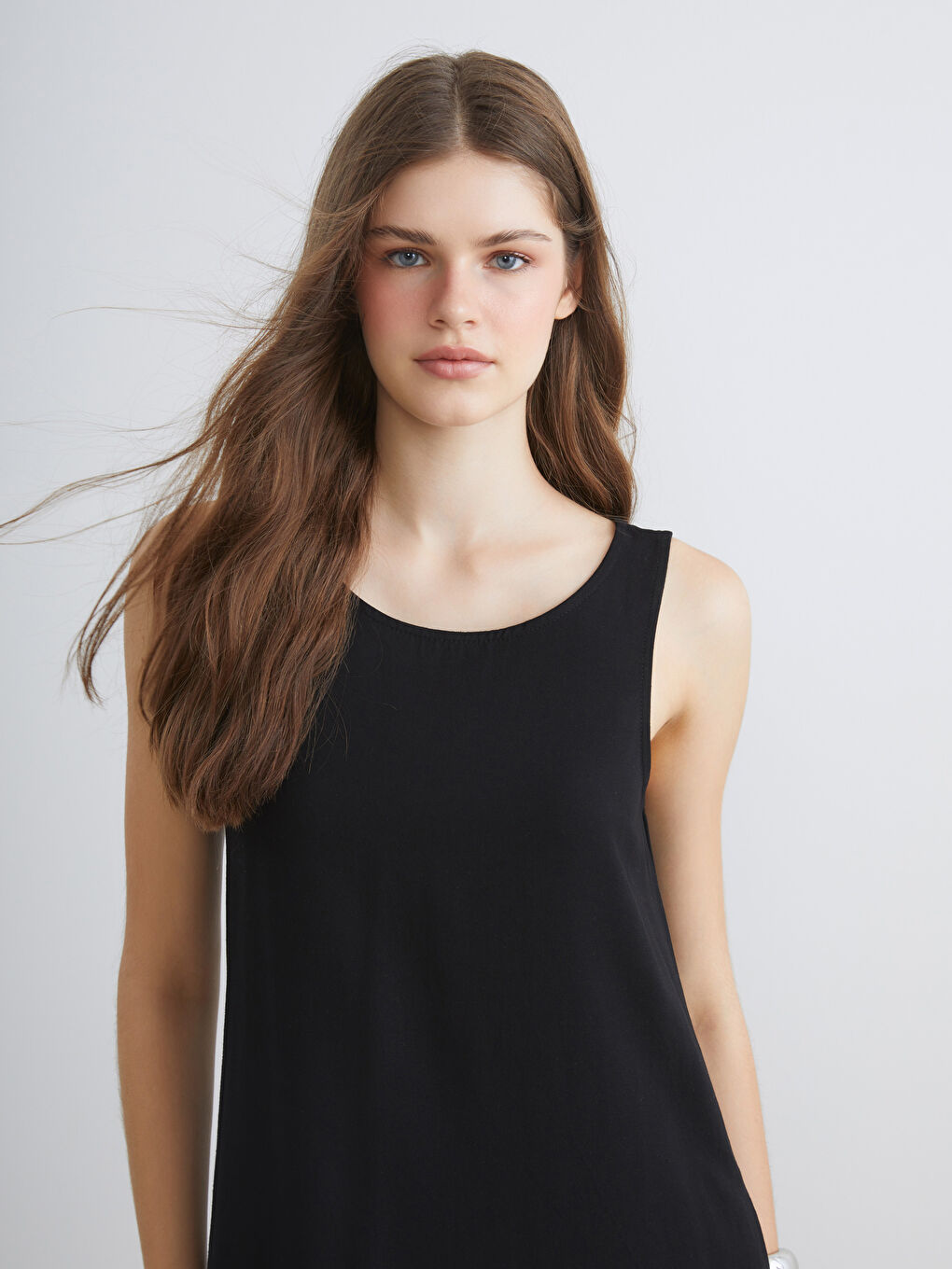 Siyah U Yaka A Kesim Keten Karışımlı Elbise-1