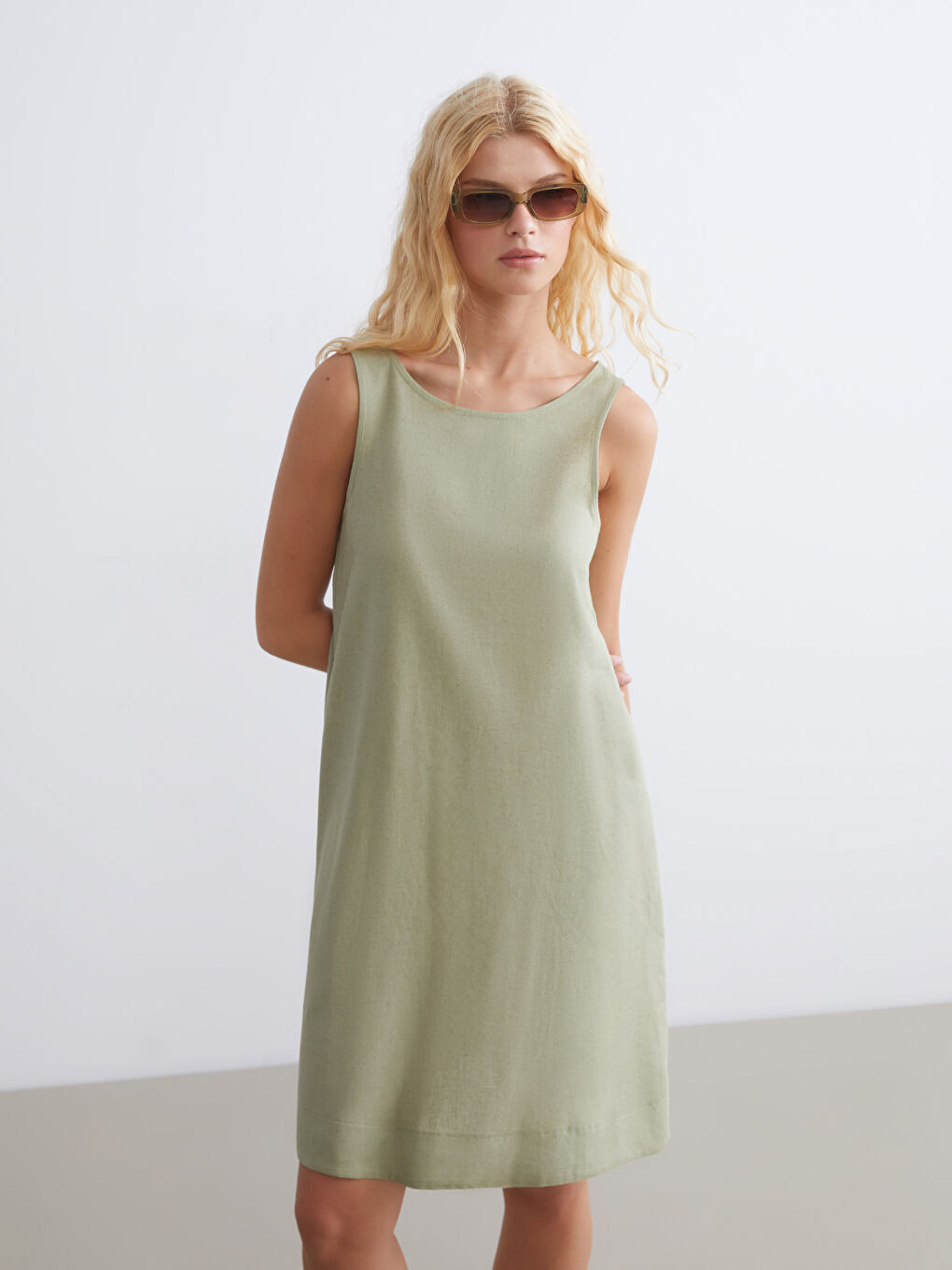 Haki U Yaka A Kesim Keten Karışımlı Elbise-1