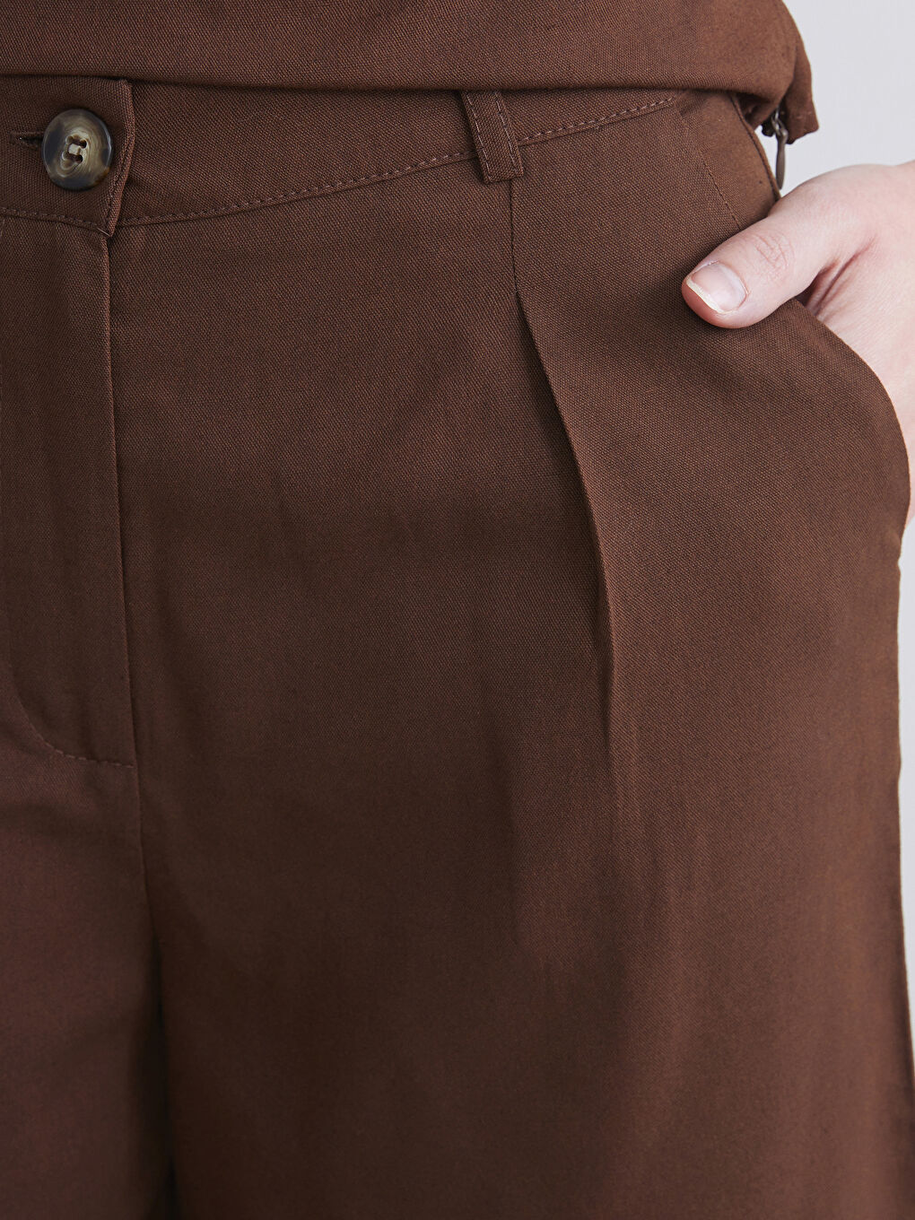 Kahverengi Loose Fit Keten Karışımlı Kadın Pileli Şort-2