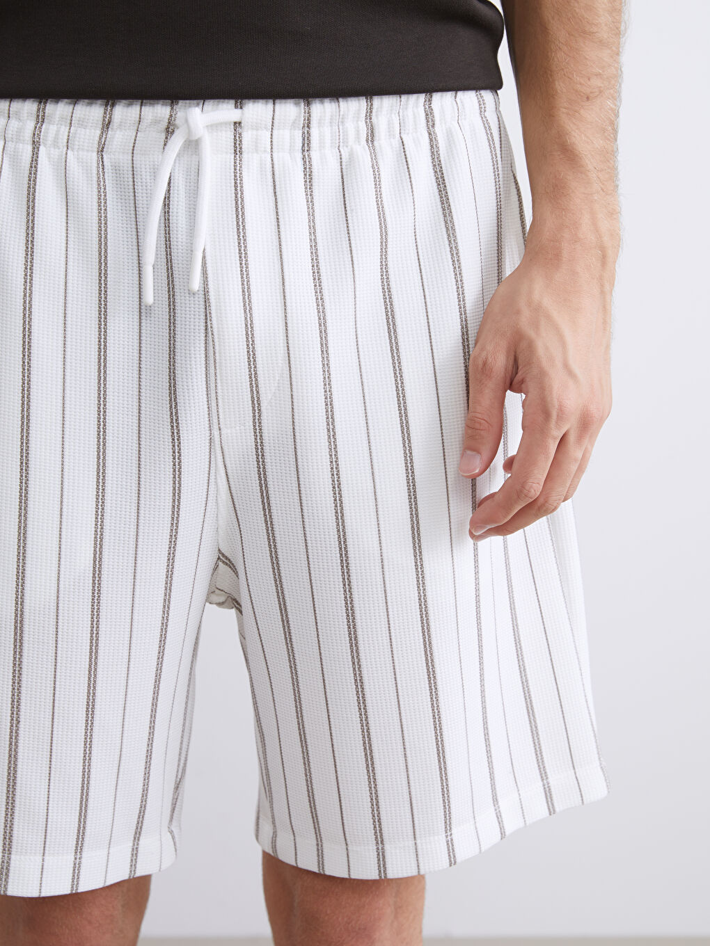 Bej Standart Kalıp Çizgili Erkek Şort-2