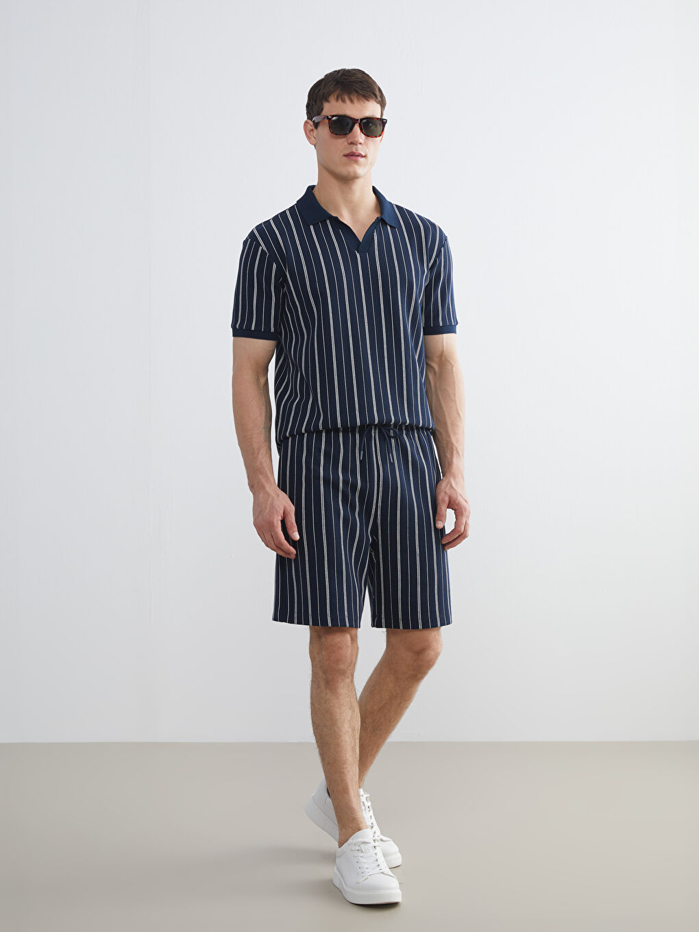 Lacivert Standart Kalıp Çizgili Erkek Şort