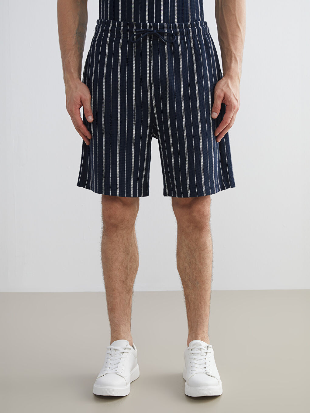 Lacivert Standart Kalıp Çizgili Erkek Şort-1
