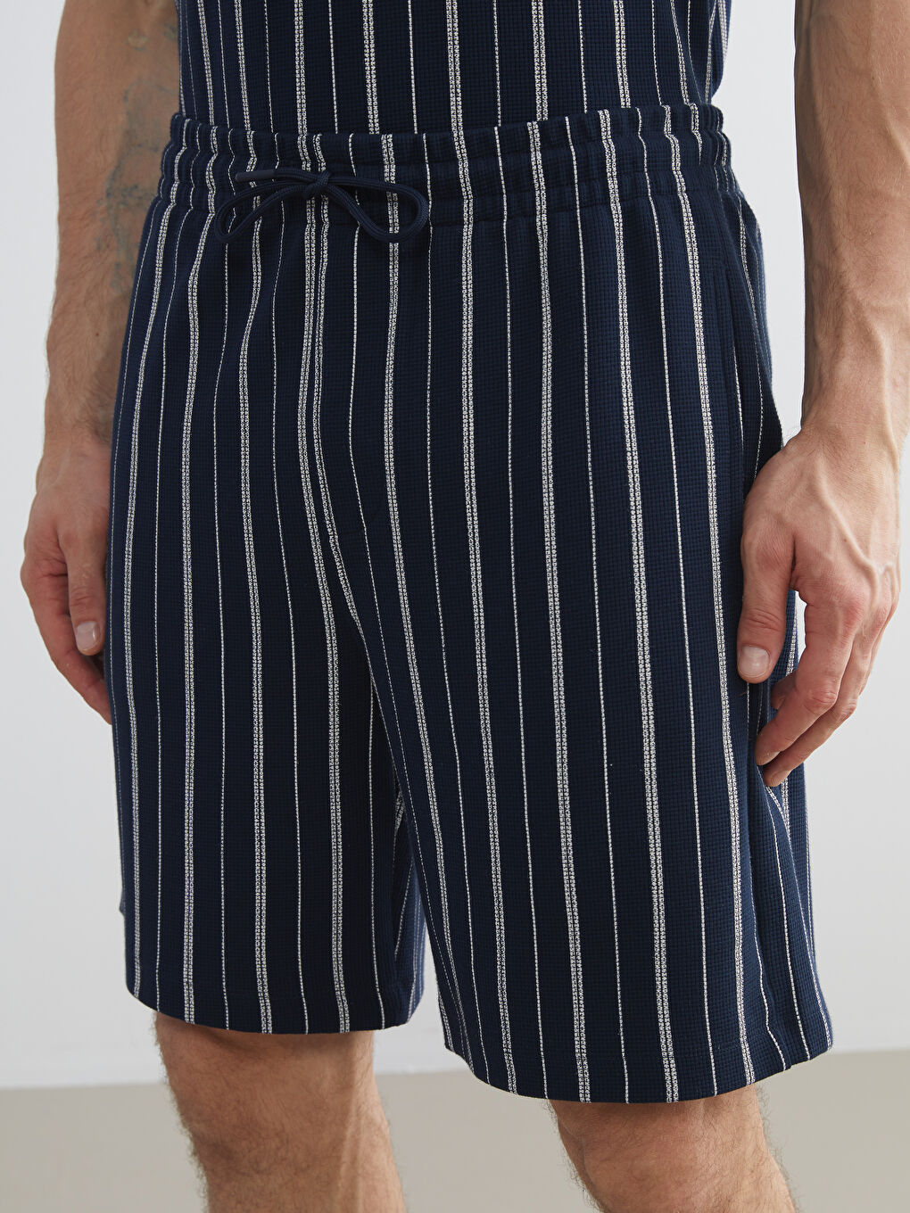 Lacivert Standart Kalıp Çizgili Erkek Şort-2