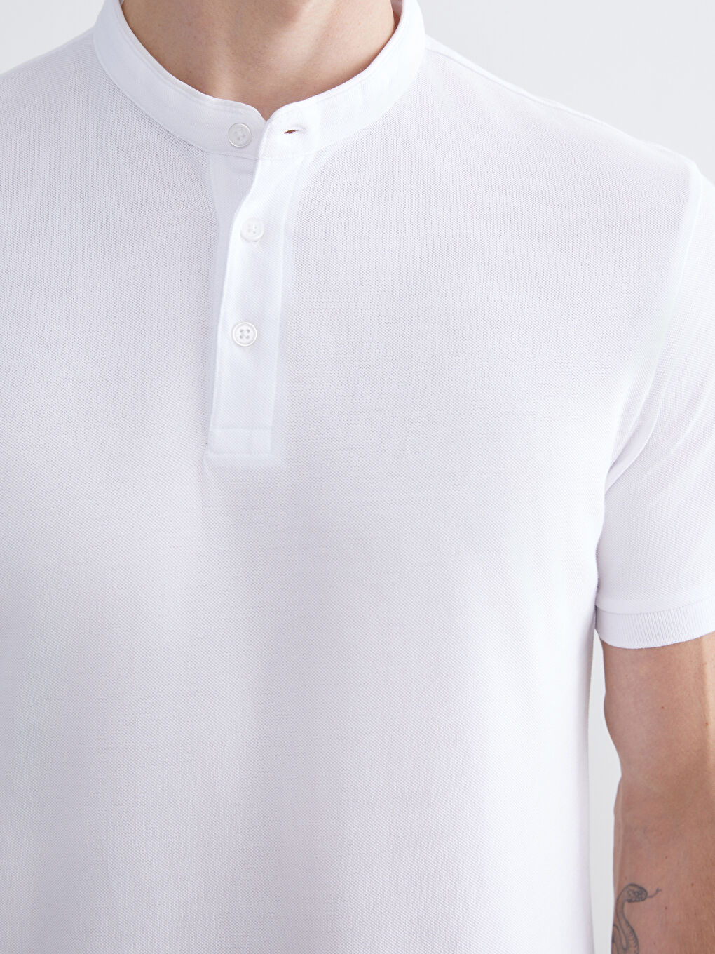 Beyaz Hakim Yaka Pike Erkek Tişört-2
