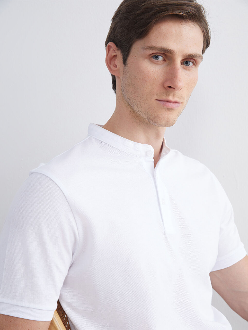 Beyaz Hakim Yaka Pike Erkek Tişört-3