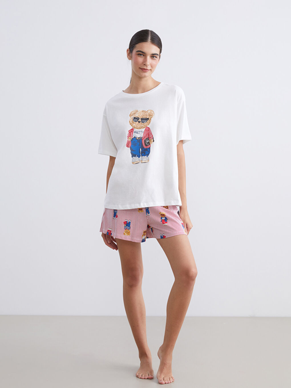 Kırmızı Ayı Teddy Baskılı Kadın Şortlu Pijama Takımı-1