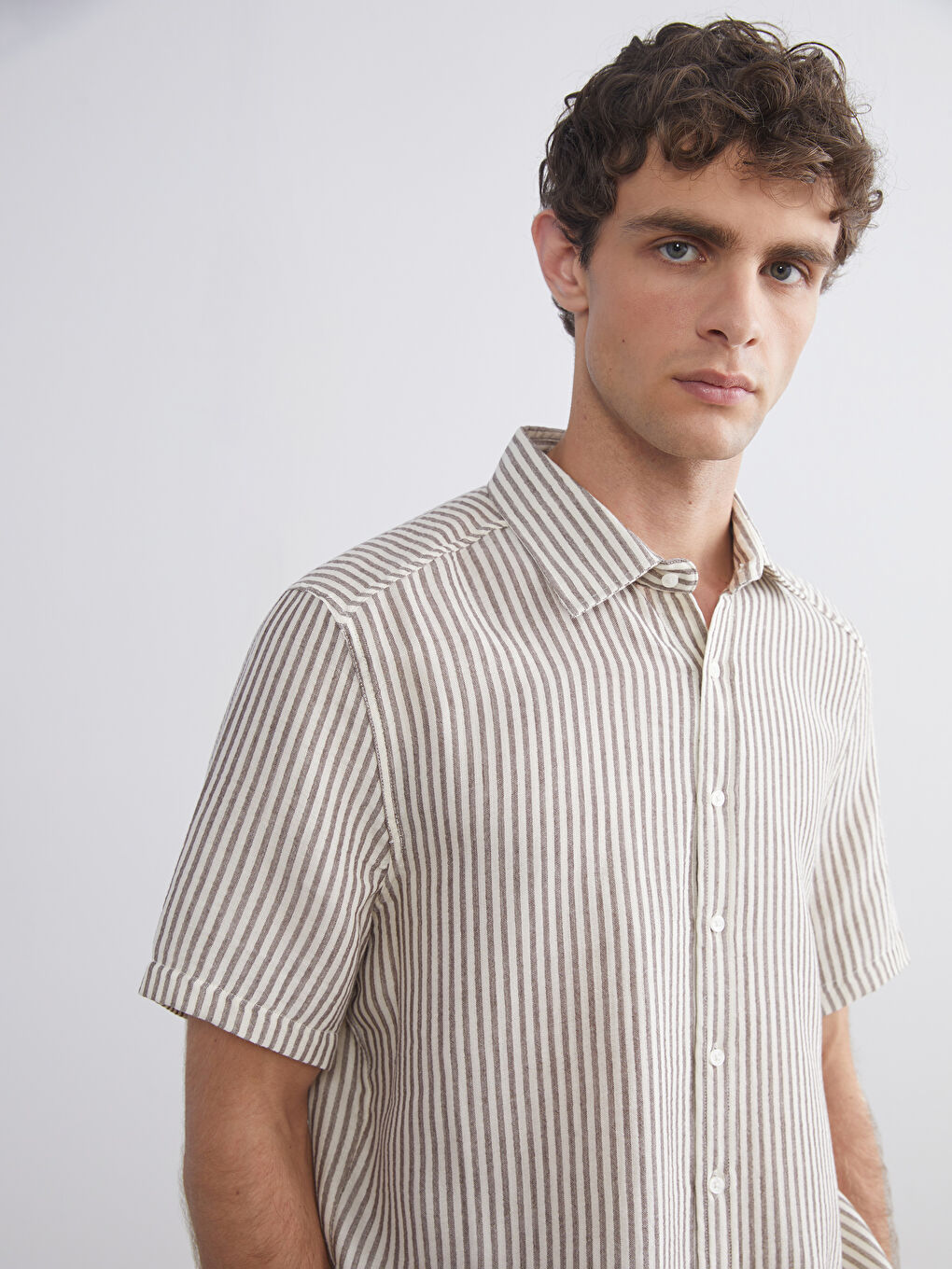 Kahverengi Regular Fit Kısa Kollu Çizgili Müslin Erkek Gömlek-2